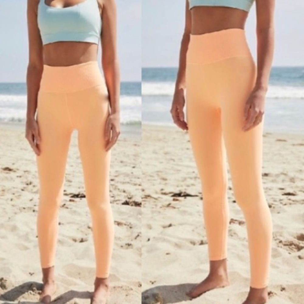 Free People Movement Good Karma Leggings in Peach Horizon Size M/L NWOT